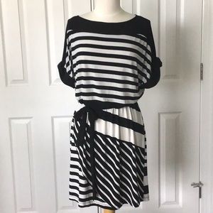 Black&white dress with belt. Size L